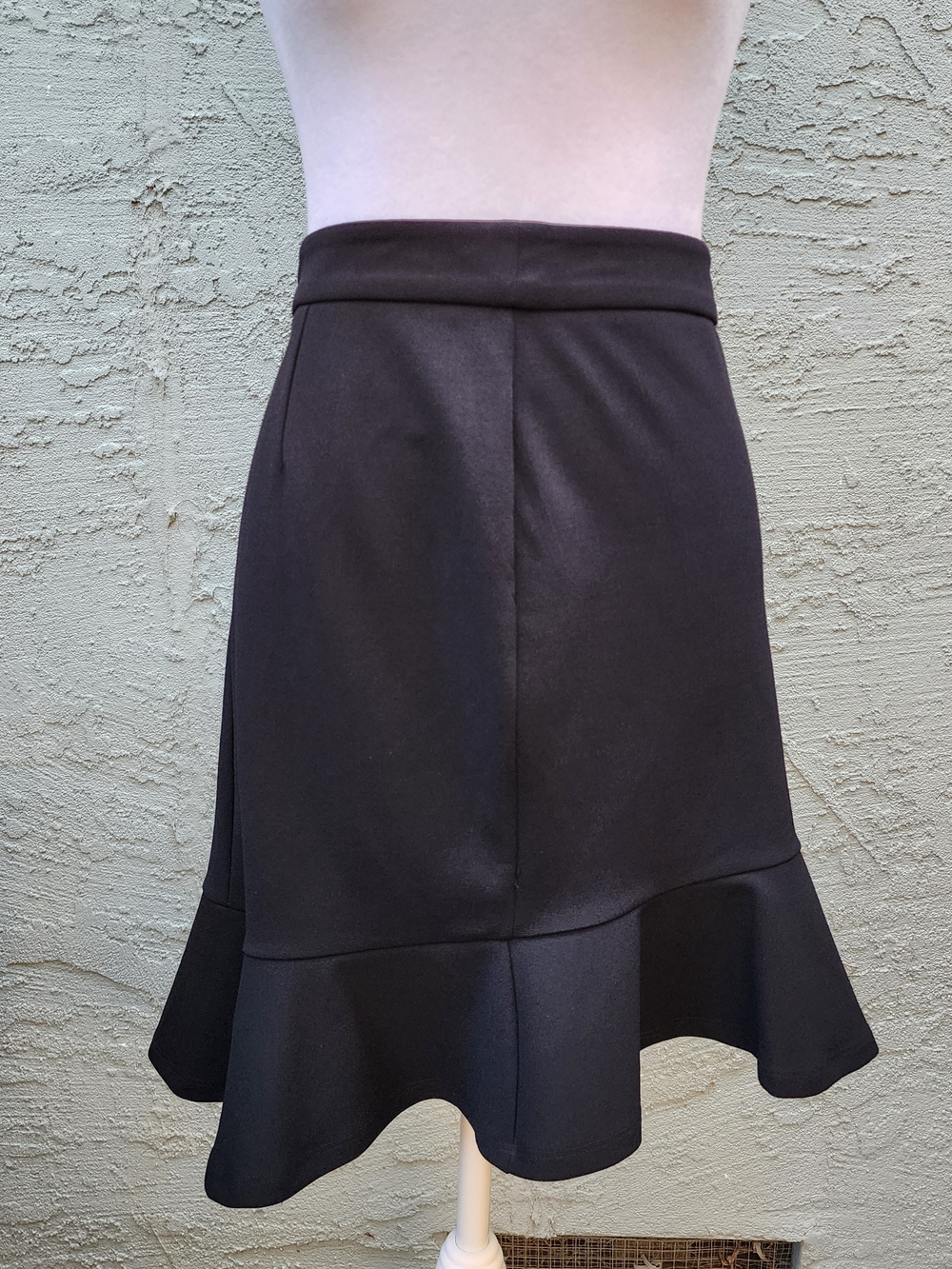 21 Black Ruffle Hem Mini Skirt Trumpet Peplum Silhouette Size L